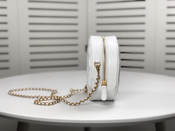 シャネルバッグ背面デザイン